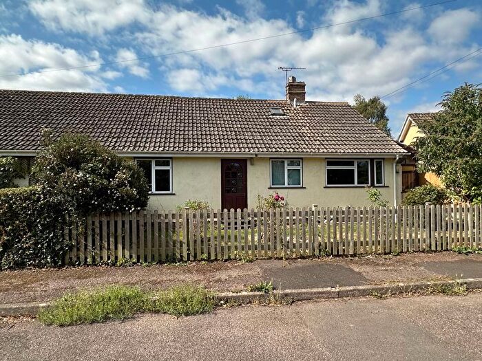2 Bedroom Semi-detached Bungalow For Sale In Canterbury Drive, Taunton, TA3