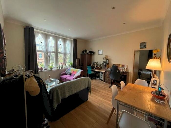 1 Bedroom Flat To Rent In Hyde Terrace, Leeds, LS2