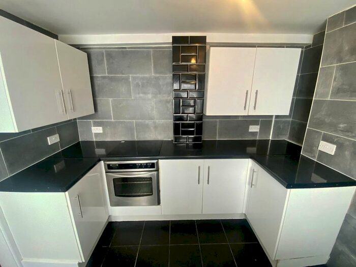 3 Bedroom Property To Rent In Park Place, Brynmill, Swansea, SA2