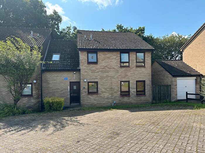 Apartment To Rent In Rhodfa'r Eos, SA6