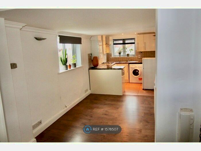 1 Bedroom Flat To Rent In Markwick Terrace, St. Leonards-On-Sea, TN38