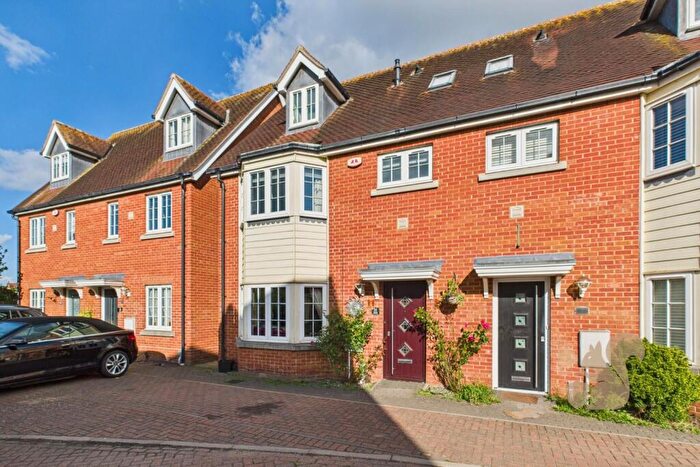 4 Bedroom Semi-Detached House For Sale In Woden Avenue, Stanway, CO3