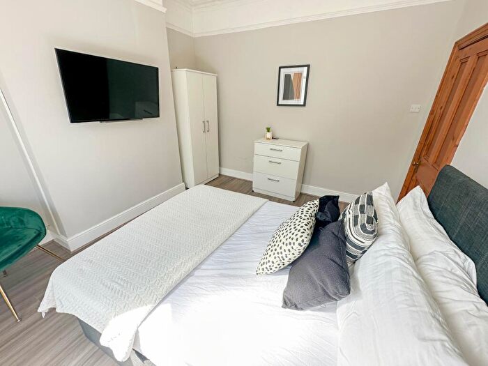 1 Bedroom House To Rent In Clapham Road (Room ), L4