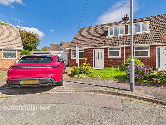 3 Bedroom Semi-Detached House For Sale In Lydgate Close, Crewe, CW2