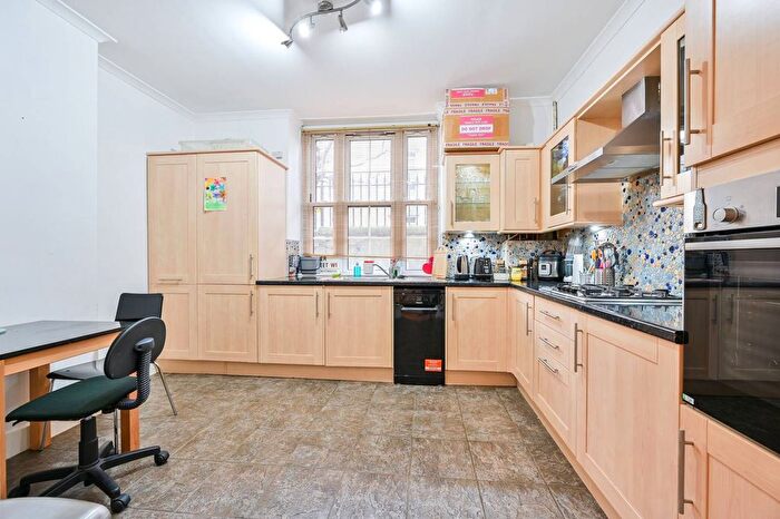 1 Bedroom Flat To Rent In Tooley Street, Shad Thames, London, SE1
