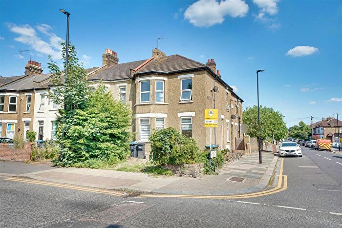 3 Bedroom Flat To Rent In St. Marks Road, Enfield, EN1