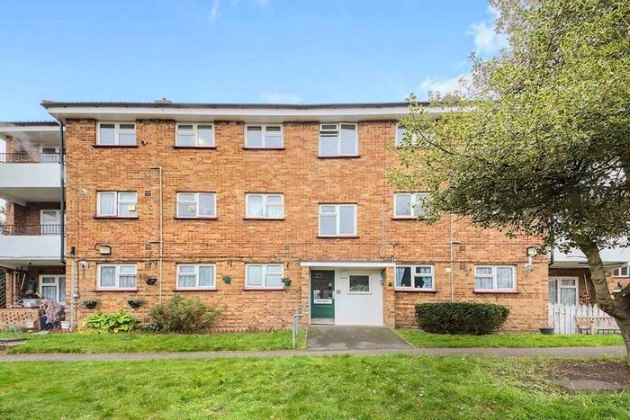 3 Bedroom Flat To Rent In Gray House, New Road, London SE2