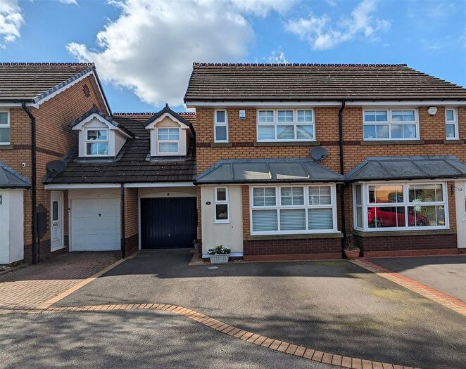 3 Bedroom Terraced House For Sale In Kilsby Grove, Hillfield, Solihull, B91