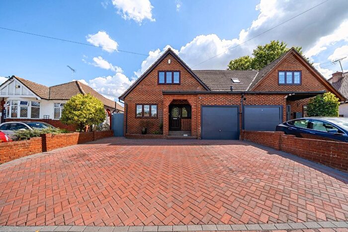 4 Bedroom Detached House For Sale In Summerhouse Drive, Bexley, DA5