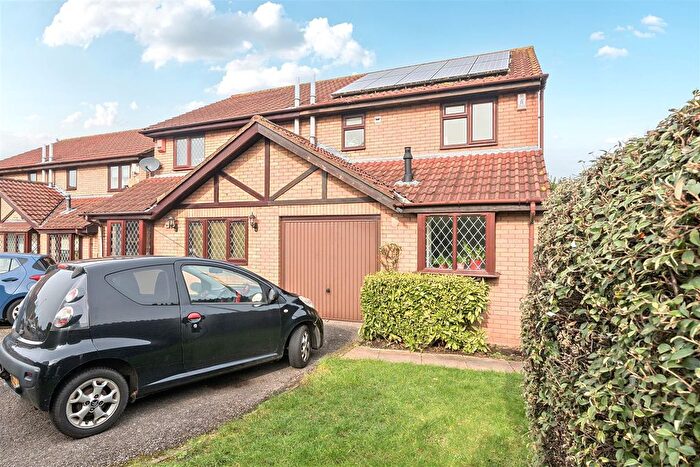 3 Bedroom Semi Detached House For Sale In Thurstons Barton, Bristol, BS5