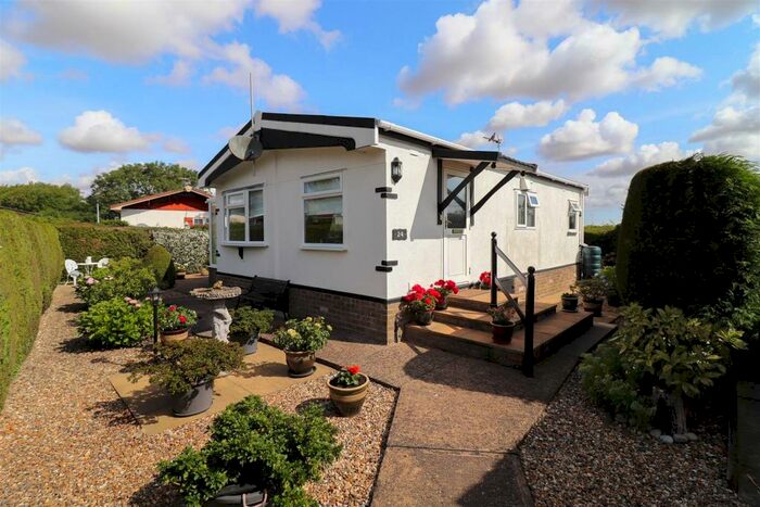 2 Bedroom Mobile Home For Sale In Wallow Lane, Great Bricett, Ipswich, IP7