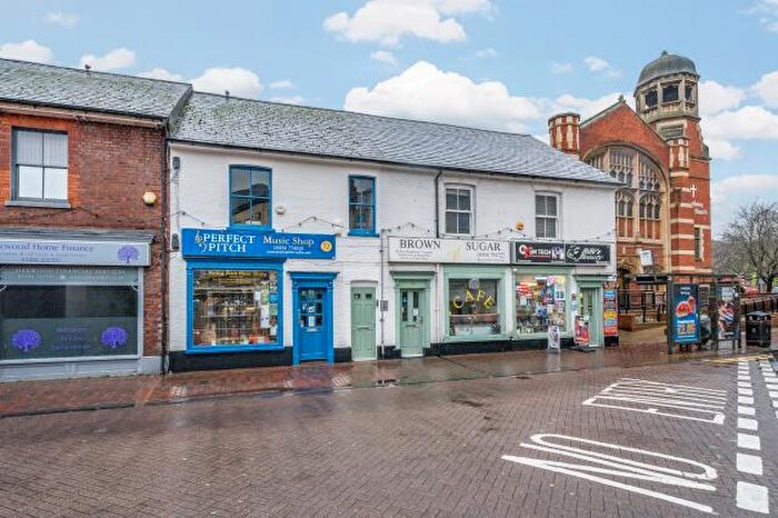 2 Bedroom Flat To Rent In The Broadway, Chesham, HP5