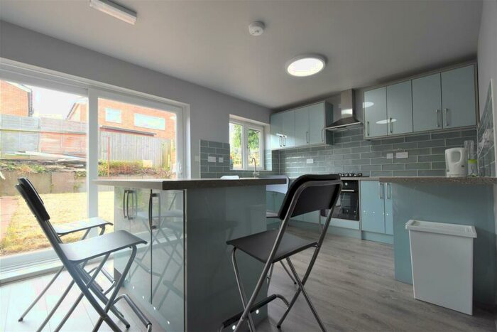 5 Bedroom Terraced House To Rent In Frederick Rd, Selly Oak. -mins Walk To University Of Birmingham, B29