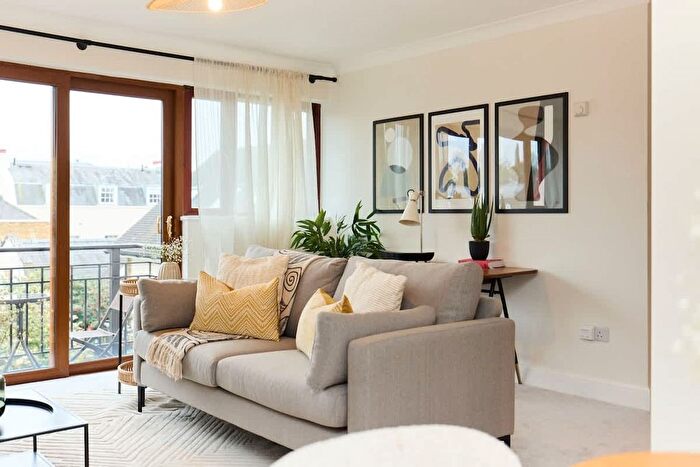 1 Bedroom Flat To Rent In Manor House Way, Isleworth, TW7