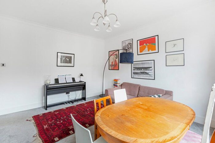 2 Bedroom Apartment To Rent In Pleasant Place, Islington, London, N1