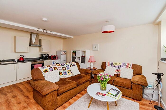 2 Bedroom Flat For Sale In Upper High Street, Wednesbury, WS10