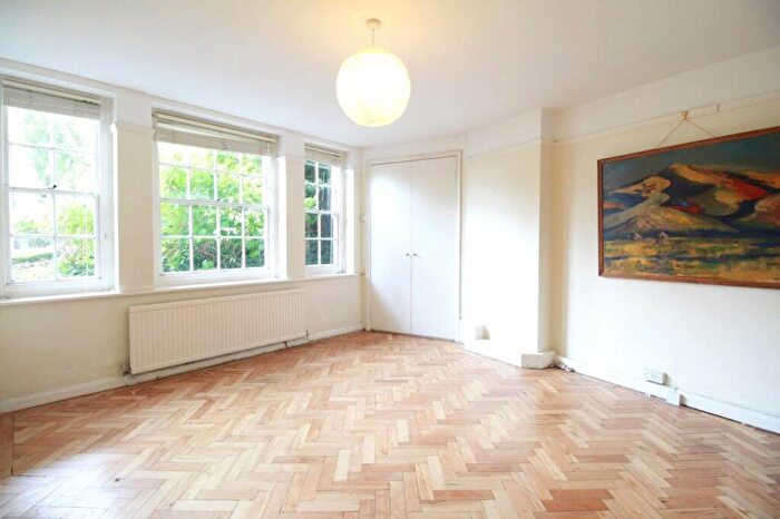 Apartment To Rent In North Hill Court, North Hill, Highgate, London, N6