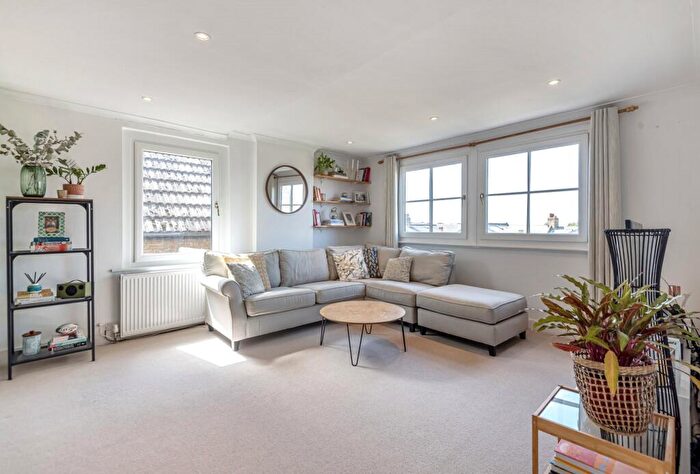 1 Bedroom Apartment To Rent In Bedford Hill, Balham, SW12