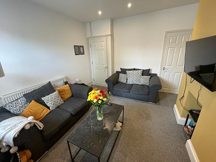 4 Bedroom Terraced House To Rent In Derwent Street, - Bed, LN1