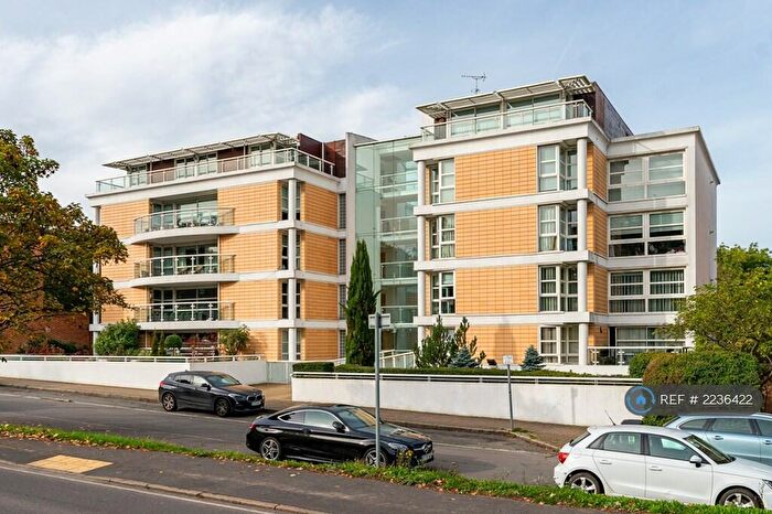 2 Bedroom Flat To Rent In Brook Parade, Chigwell, IG7
