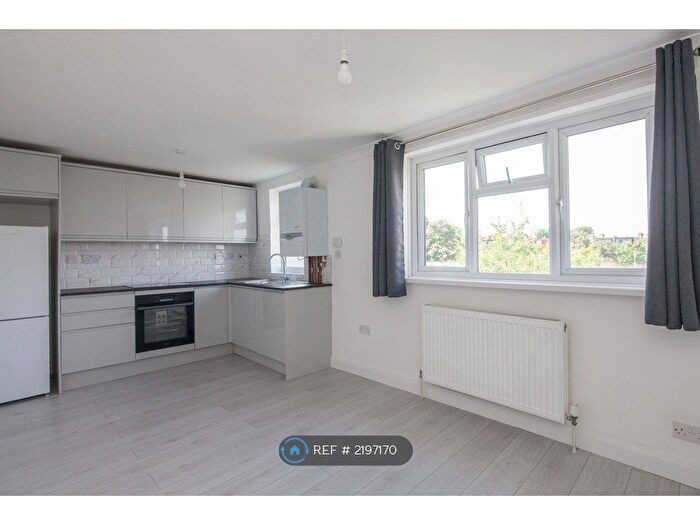 1 Bedroom Flat To Rent In Porden Road, London, SW2
