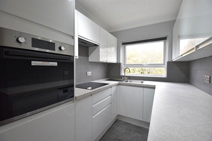 2 Bedroom Flat To Rent In Skipton Way, Horley, RH6