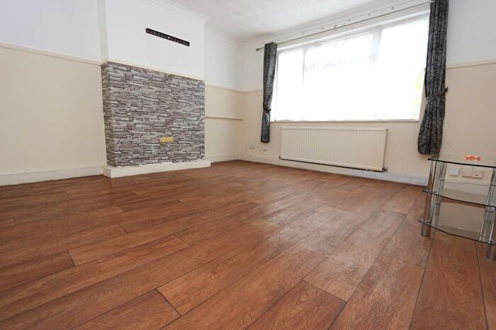 4 Bedroom Property To Rent In Sweet Briar Green, London, N9