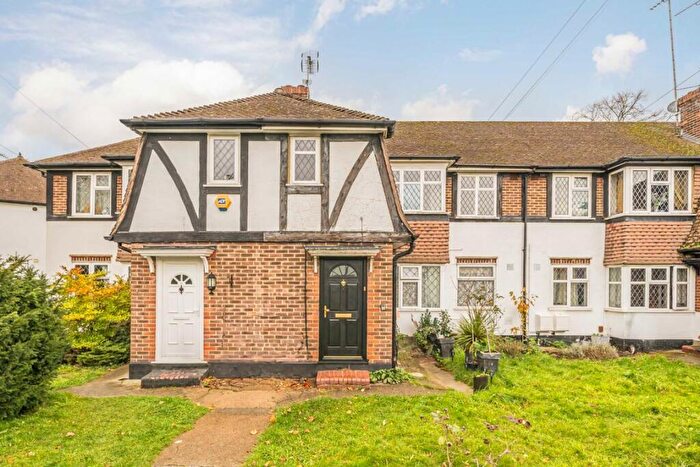 2 Bedroom Maisonette For Sale In Latchmere Lane, Kingston Upon Thames, KT2