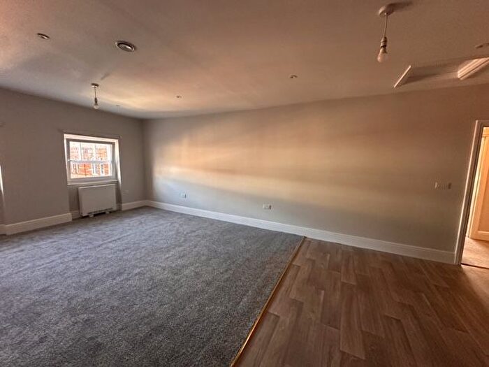 2 Bedroom Flat To Rent In Shaw Street, Worcester, WR1