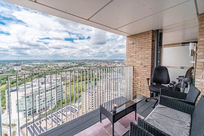 2 Bedroom Flat To Rent In Lakeside Drive, , Park Royal, NW10