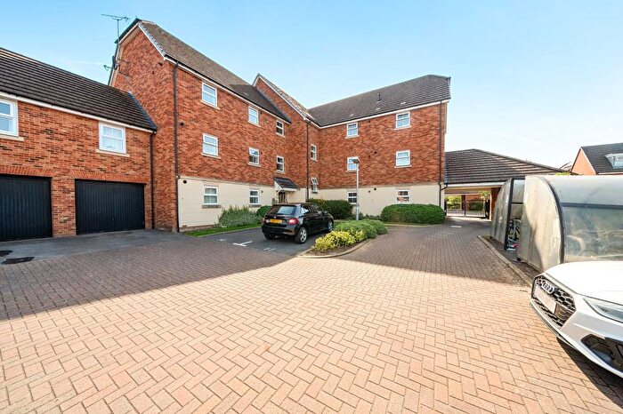 2 Bedroom Flat For Sale In Newbury, Berkshire, RG14