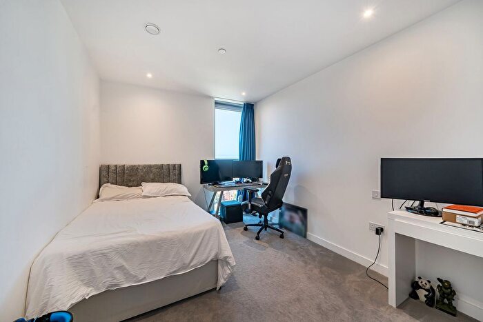 2 Bedroom Flat To Rent In Clarendon Road, Watford, Watford, WD17