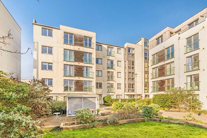 1 Bedroom Flat To Rent In Garden Road, Richmond, TW9