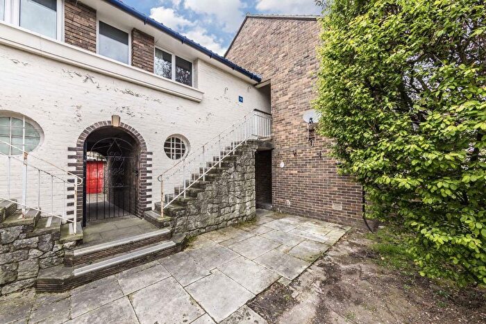 3 Bedroom Flat To Rent In Westfield Road, Ealing, W13