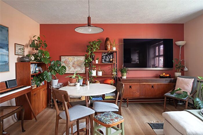 2 Bedroom Flat For Sale In Massingberd Way, SW17