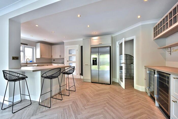 4 Bedroom Semi-Detached House For Sale In Southborough Lane, Bromley, BR2