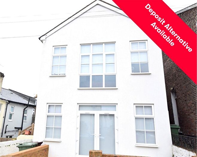 2 Bedroom Flat To Rent In Commercial Road, Tunbridge Wells, Kent, TN1