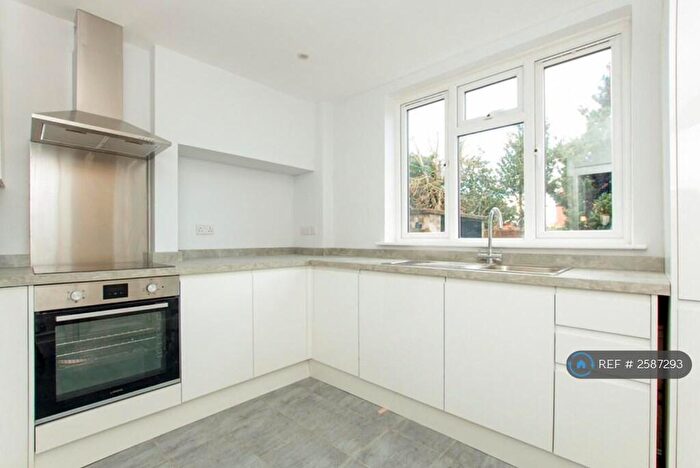 1 Bedroom Flat To Rent In Holwell Place, Pinner, HA5