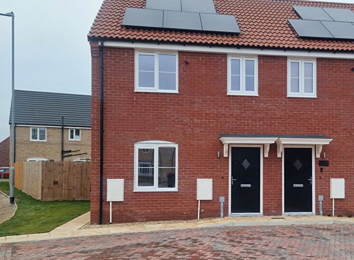 3 Bedroom Semi-Detached House To Rent In Dahlia Crescent, Holbeach, Spalding, PE12