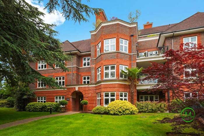 3 Bedroom Flat For Sale In Broomfield Court, Beaumont Close, N2