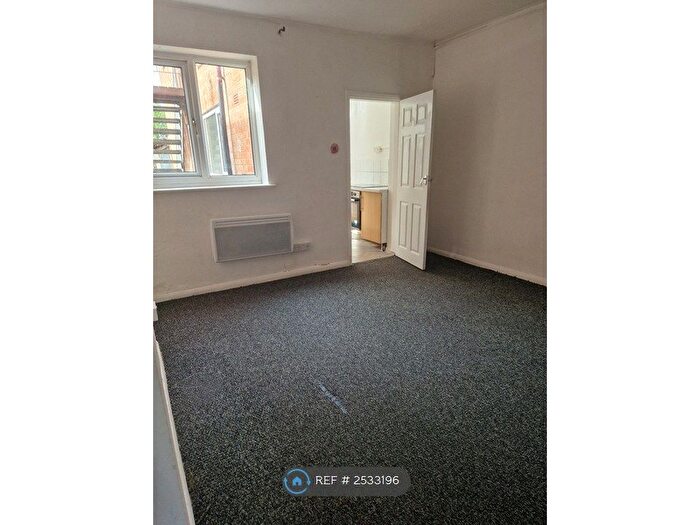 1 Bedroom Flat To Rent In Berkeley Street, Scunthorpe, DN15