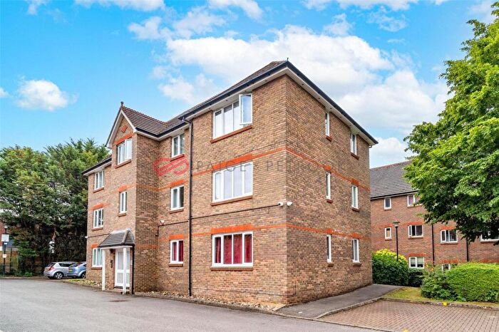 2 Bedroom Apartment For Sale In Elm Park Road, Pinner, HA5