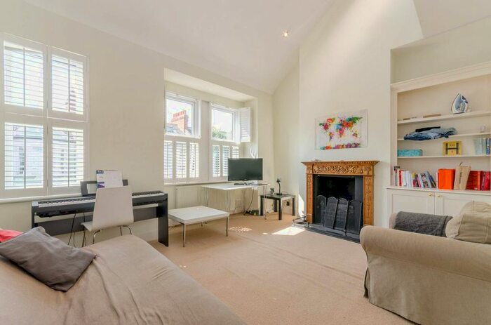 2 Bedroom Maisonette To Rent In Rowallan Road, Munster Village, London, SW6