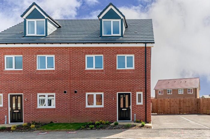 4 Bedroom Semi Detached House For Sale In Tiger Grove, Scartho Top, Grimsby, DN33