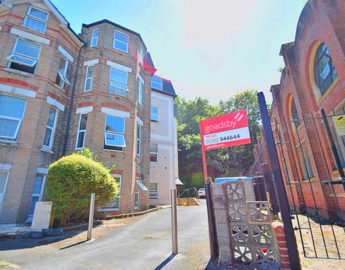 Flat To Rent In Bournemouth, BH1