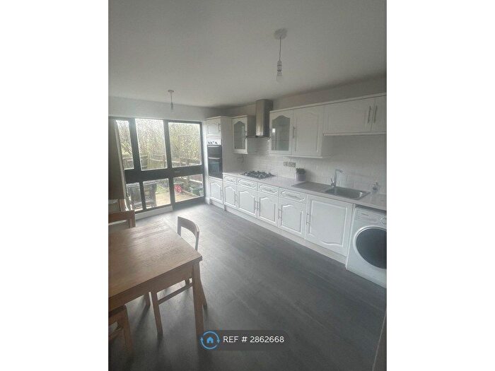 3 Bedroom Terraced House To Rent In Daubeney Road, London, E5