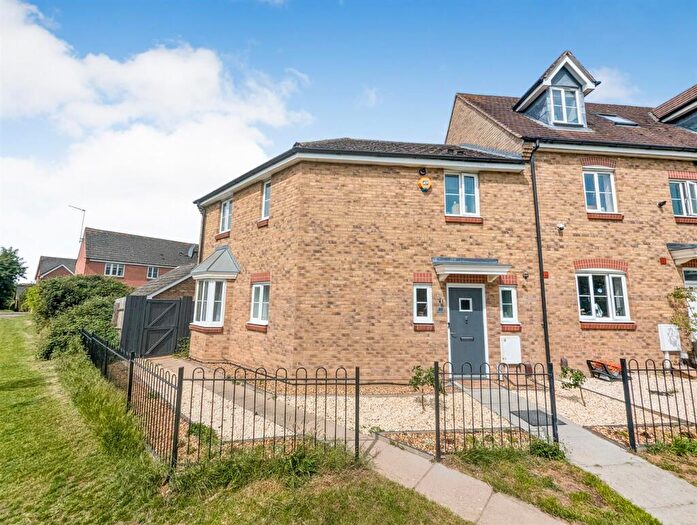 3 Bedroom Semi-Detached House For Sale In Rose Close, Corby, NN18