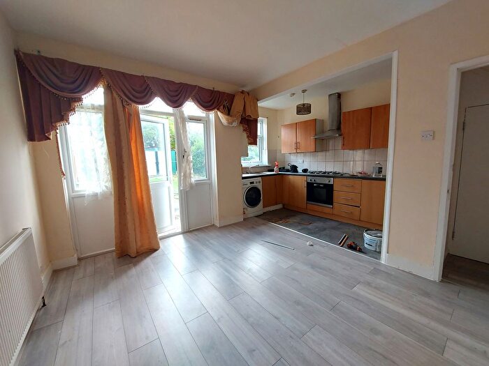 4 Bedroom Semi-Detached House To Rent In Natal Road, IG1