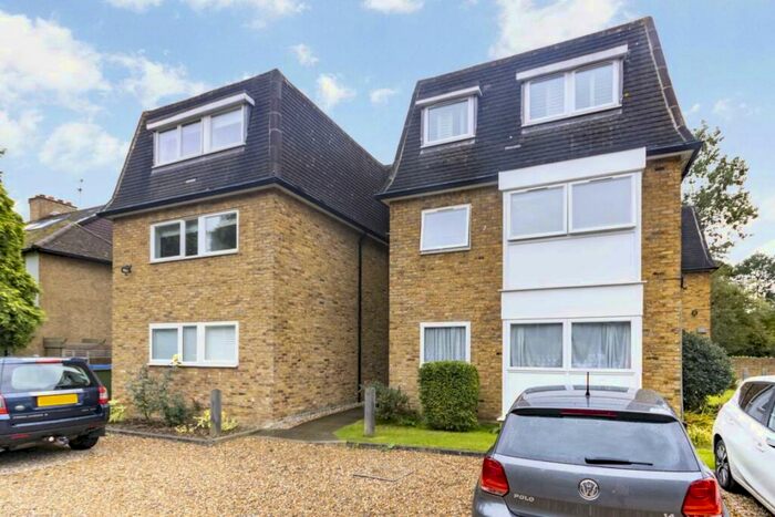 2 Bedroom Flat To Rent In Portsmouth Road, Thames Ditton, KT7