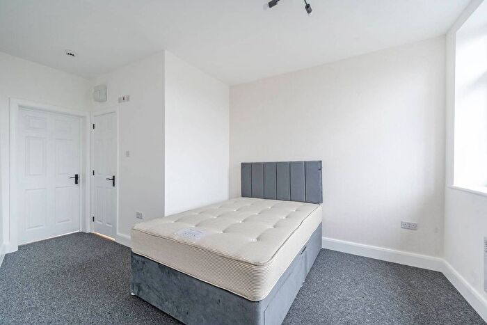 Studio To Rent In High Street, Bushey, WD23